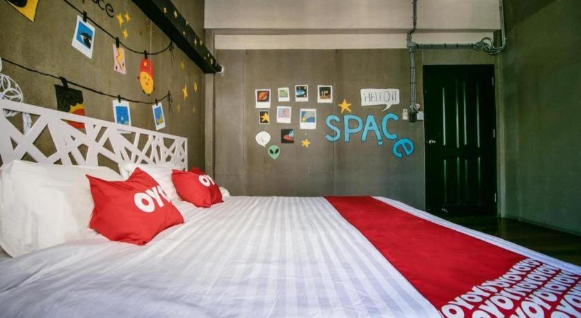 Oyo 505 Ente Space Hostel Bangkok Exterior photo