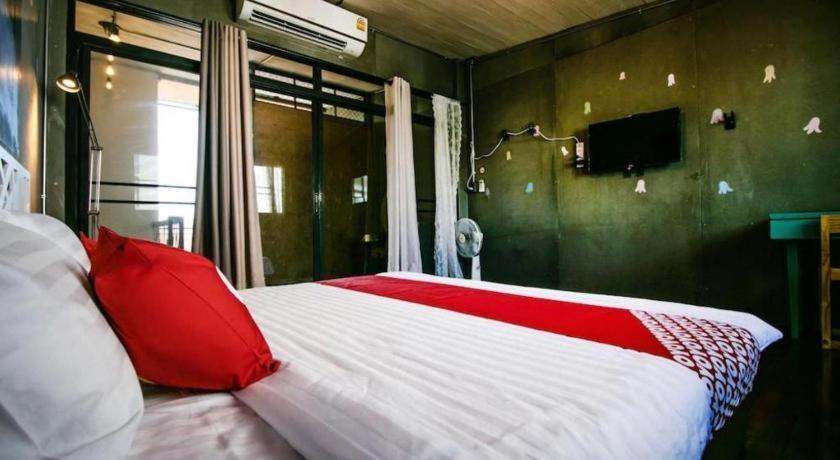 Oyo 505 Ente Space Hostel Bangkok Exterior photo
